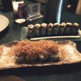 Una variet� del sushi � l�uramaki, a cui vengono aggiunti frutta e verdura come fragola, avocado e cetriolo